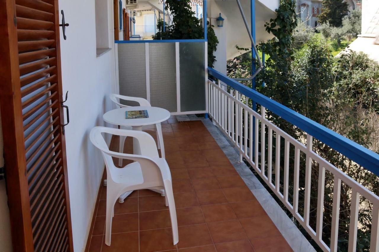 Seaview Self Catering Apartment - Helen No 1 Xiropigado Exteriör bild