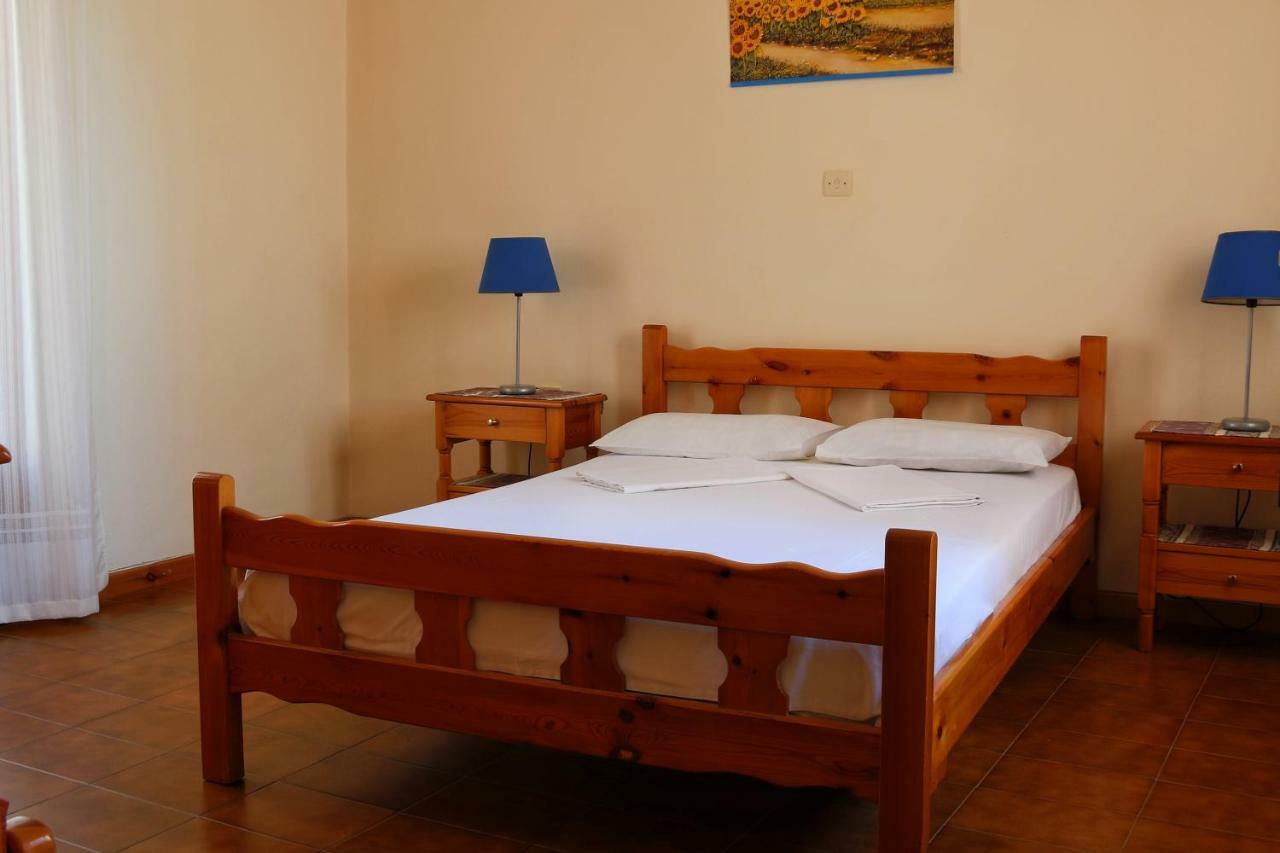 Seaview Self Catering Apartment - Helen No 1 Xiropigado Exteriör bild