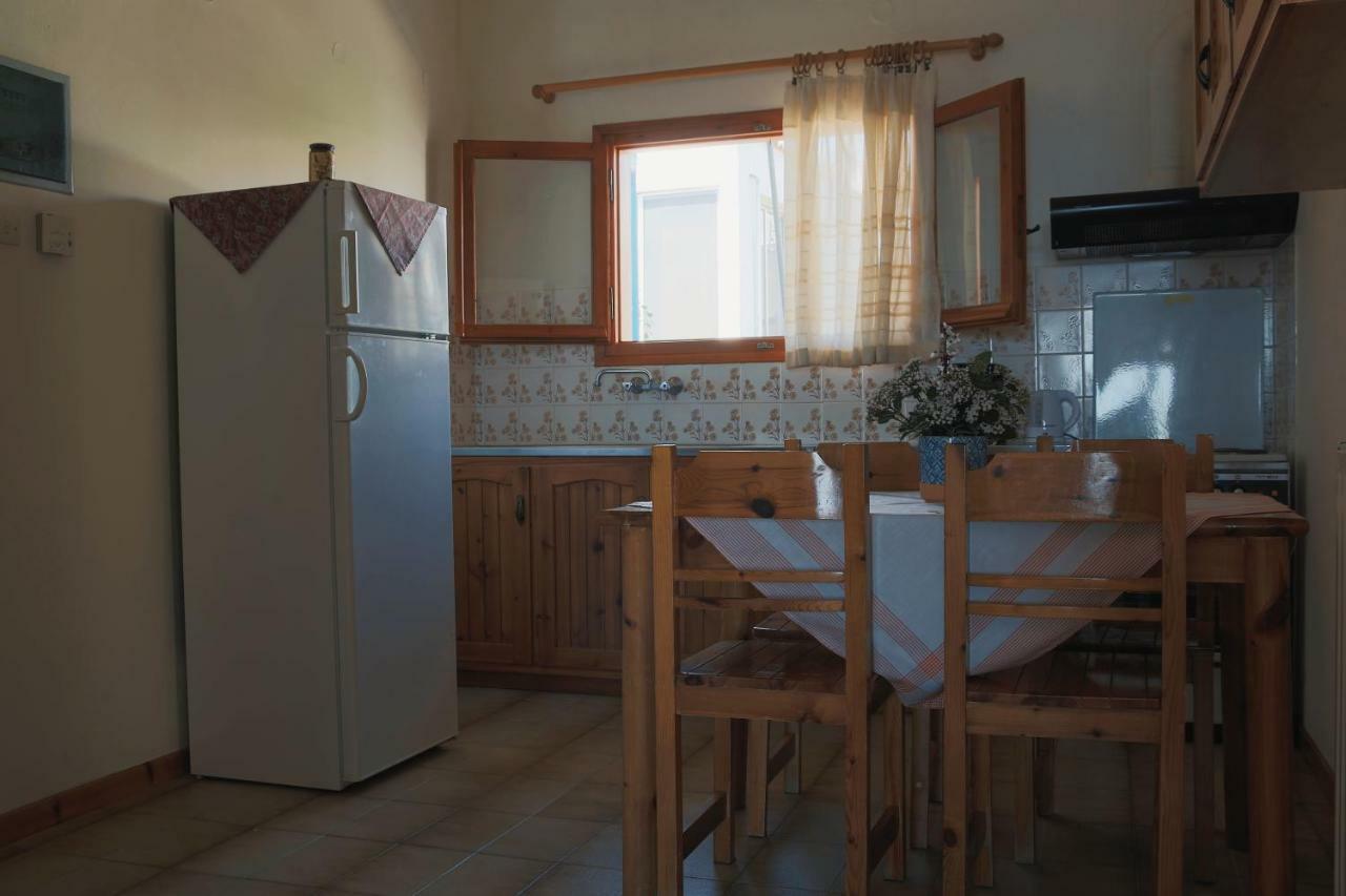 Seaview Self Catering Apartment - Helen No 1 Xiropigado Exteriör bild